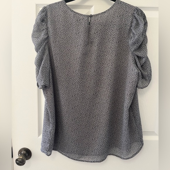 ✨ Pleione Ruched Round Neck Blouse - Picture 2 of 4